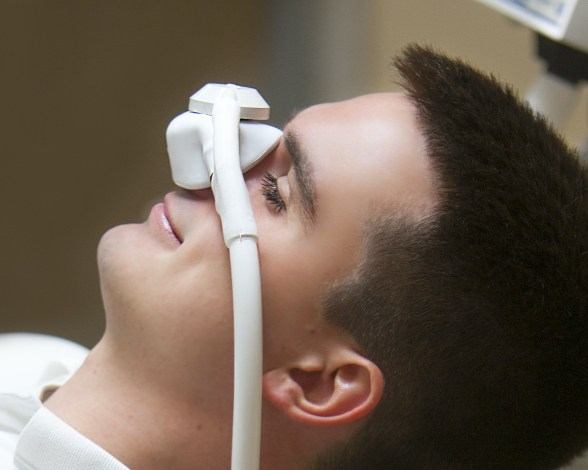 Patient replacing thanks to nitrous oxide sedation dentistry